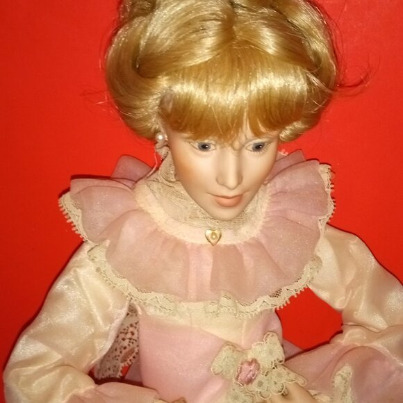 DANBURY MINT PORCELAIN MOTHER & DAUGHTER DOLLS CALLED " A MOTHER' LOVING TOUCH" - Picture 6 of 16